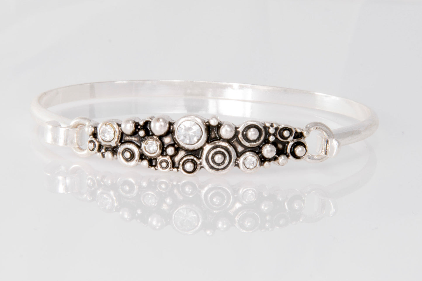 Crystals/Circle Narrow Oval Bracelet