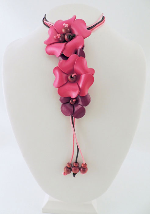 Rounded Flower Leather Necklace
