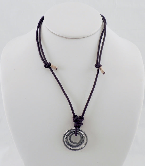 Metal Three Ring Pendant Leather Choker